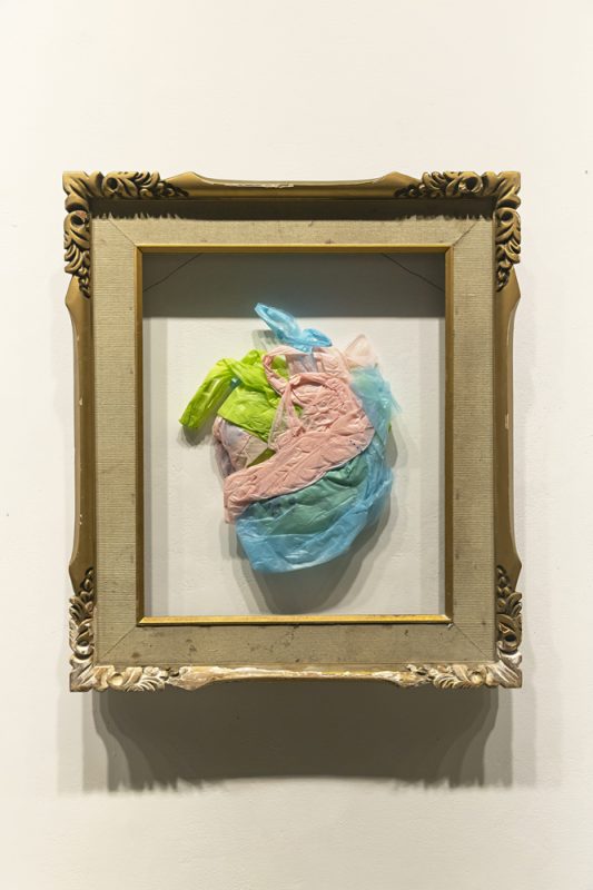 유리 아래 액자 안에 Under The Glass In The Frame, Plastic bags, frames, variable installation, 2024