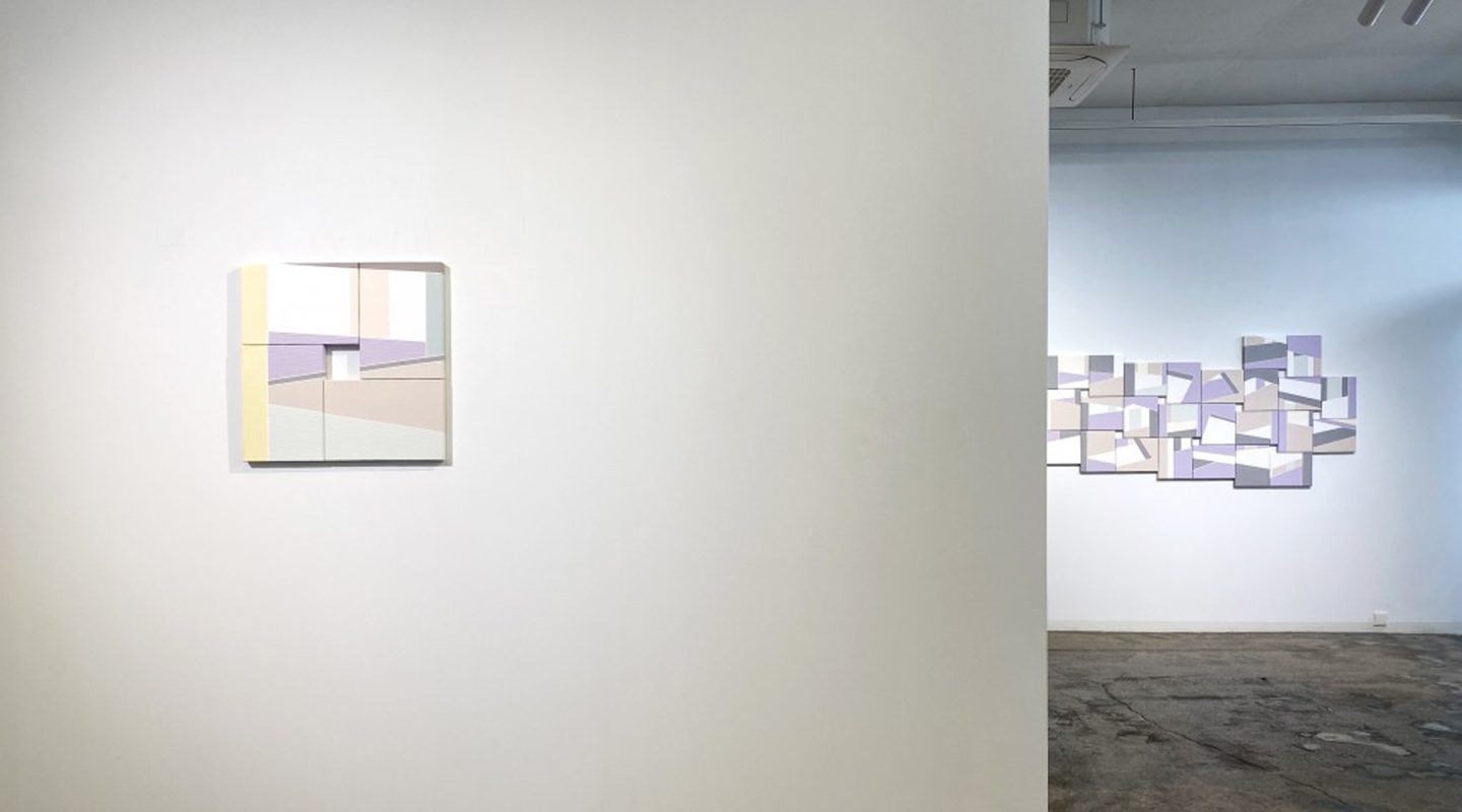 기억을 그리다 기억의 걸음, 캔버스에 테이프와 아크릴릭, 44×44cm, 2020